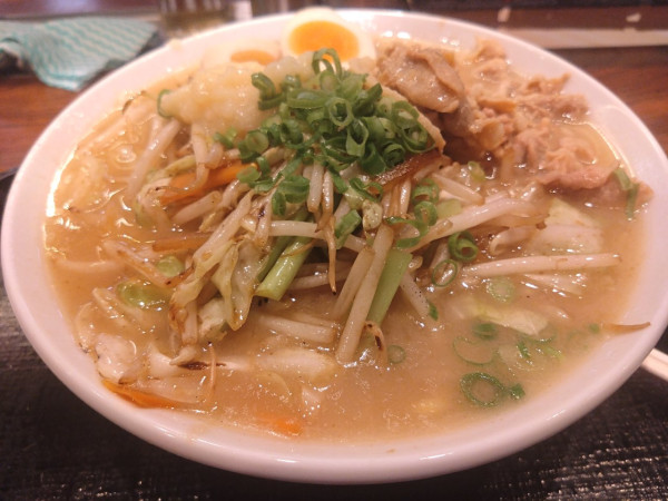 「贅沢野菜塩豚骨タンメン」@札幌タンメン ベジ達 市ヶ谷店の写真