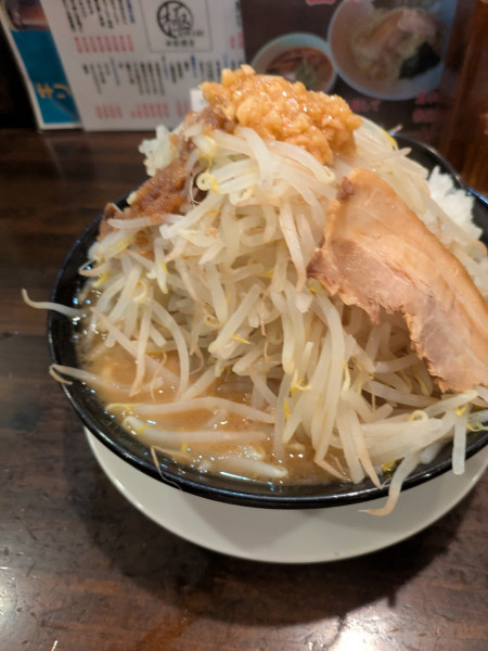 「濃厚G郎麺　大盛　野菜マシ　カラメ」@六代目 麺処「まるは」極 西船橋店の写真