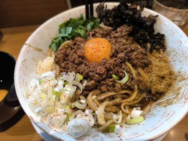 「台湾混ぜそば大・生卵（にんにく・追い飯）」@麺処 ほん田 東十条店の写真