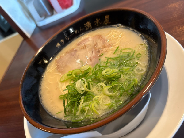 「博多ラーメン＋替玉(半玉)」@博多らーめん 清水屋 姫宮店の写真