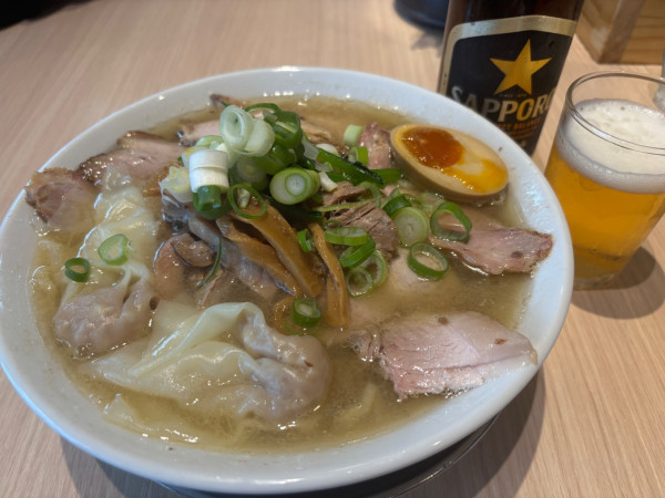 「特製塩中華そば+瓶ビール」@桜上水 船越の写真