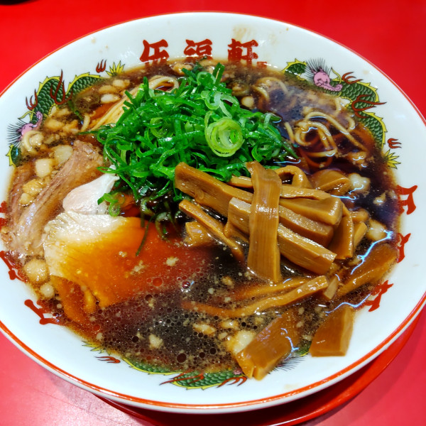 「背脂黒醤油メンマラーメン（￥940）」@伍福軒 蒲田店の写真