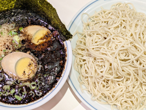 「つけめんブラック（大・酢抜き）＋味玉」@らあめん 渋英の写真