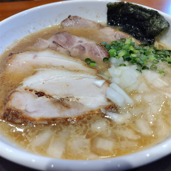 「濃厚煮干900円　チャーシュー300円」@大阪餃子専門店 よしこ 大崎店の写真