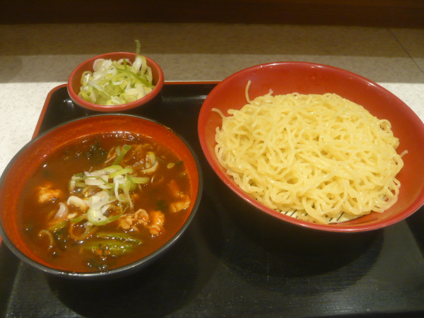 「和風旨辛つけ麺（＋薬味ねぎ）」@名代 富士そば 小平店の写真