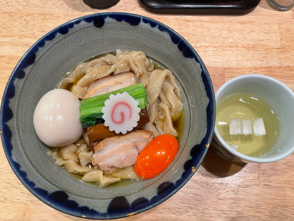 「油そば(味玉、スープ付き)¥1,250」@だしと麺 遊泳の写真