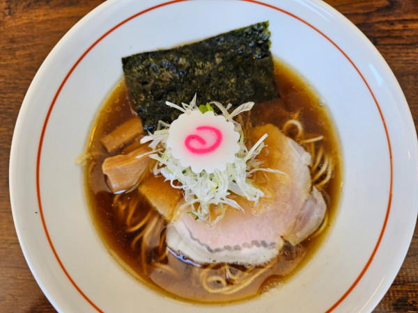 「醤油らぁ麺」@らぁ麺 トイロの写真