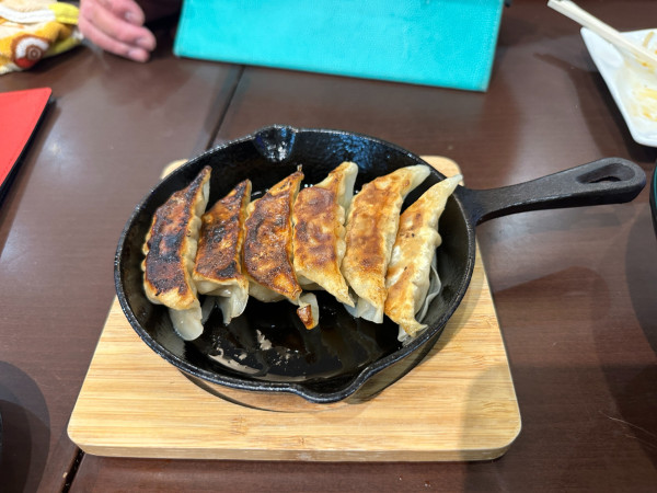 「ギョーザ（6個）600円」@らーめん酒場 福籠 飯塚町店の写真