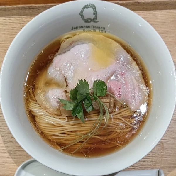 「醤油らぁめん」@Japanese Ramen Noodle Lab Qの写真