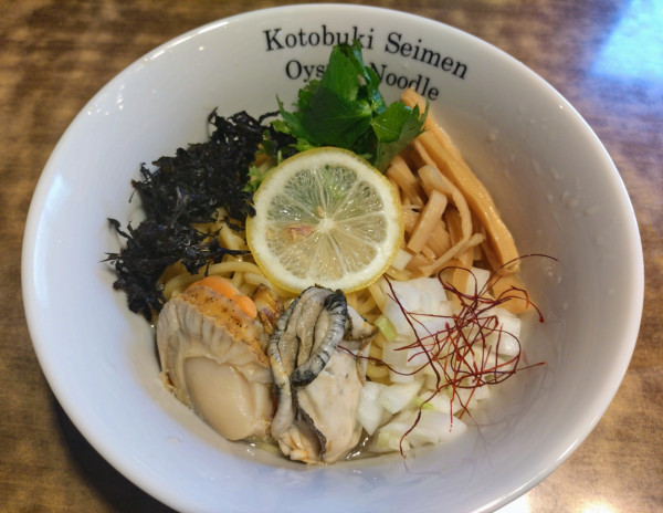 「【限定】大粒牡蠣と帆立の冷やしまぜそば ￥1150」@寿製麺よしかわ 川越店の写真