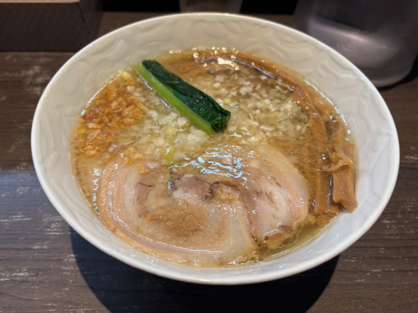 「塩金華豚チャーシュー麺」@支那そばや 本店の写真