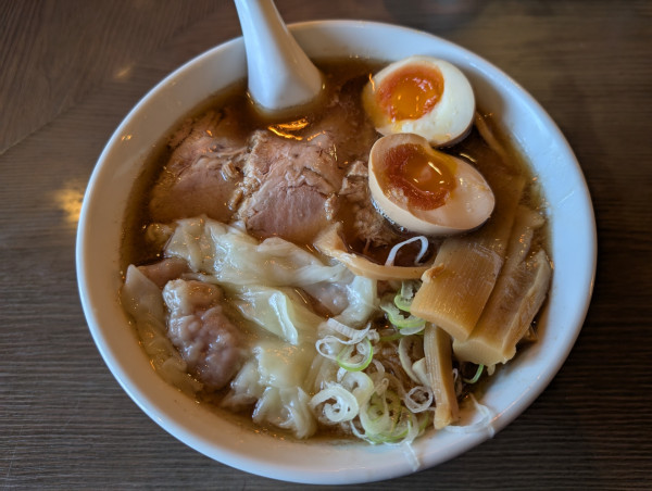 「ぜいたくらーめん（醤油）」@荻窪らーめん 栄龍軒の写真