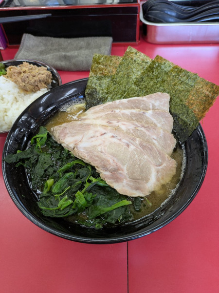 「ほうれん草増しチャーシューメン　硬め多め」@武蔵家直系 ぼうそう家の写真