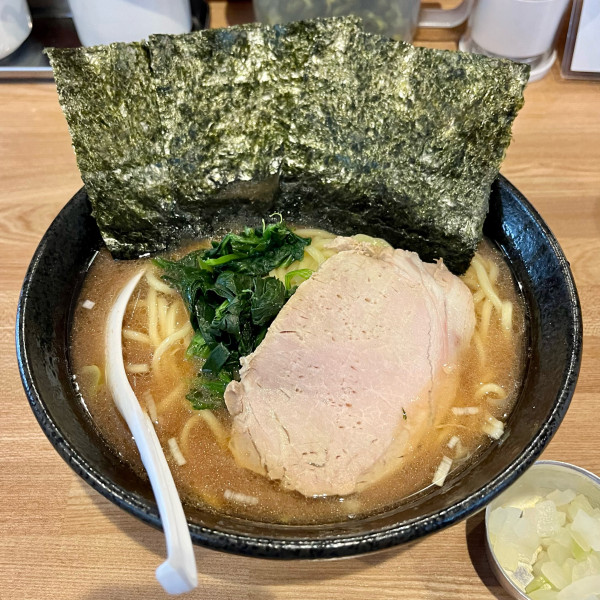 「ラーメン〝中盛〟」@家系らーめん やなぎやの写真