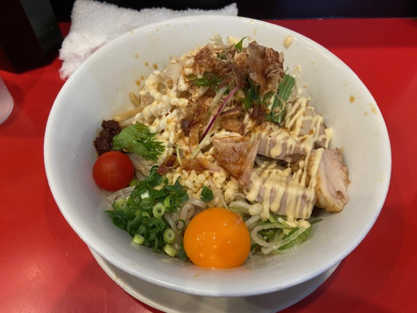 「冷やしまぜそば（麺半分）＋辛玉・ガリマヨ」@用心棒の写真