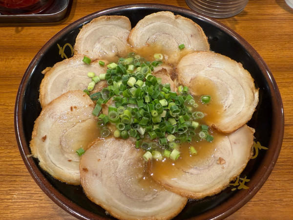 「チャーシューめん(かため)」@博多とんこつラーメン わ蔵 御徒町店の写真