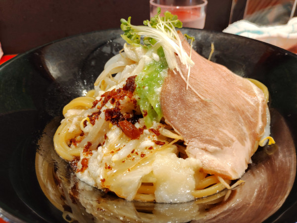 「王道スープ油そば並盛(麺300g)890円」@元祖家系油そば 藤村家の写真