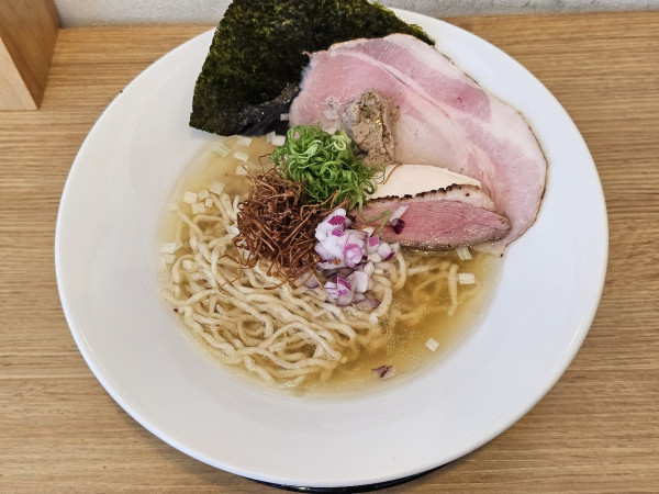 「【限定】地鶏と鴨のらぁめん（塩）　1450円」@中華そば いち松の写真
