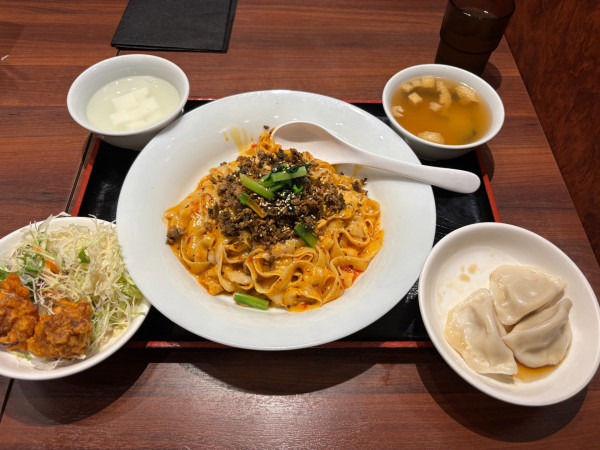 「元祖汁無し担々麻辣刀削麺」@陳家私菜 新橋店の写真