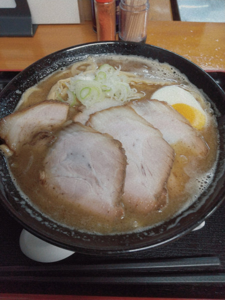 「濃厚中華そば(トッピング：チャーシュー)」@つけ麺 中華そば 佐とうの写真