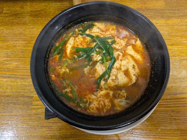 「辛麺中辛900円＋ニラ増し50円＋替玉並150円」@麺屋 つつみ 加納店の写真