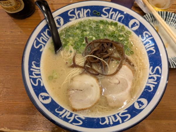 「博多sinsinラーメン」@博多らーめん ShinShin 天神本店の写真