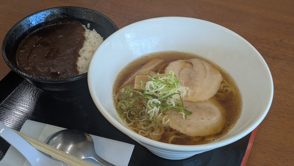 「醤油ラーメンミニカレーセット（1,050円）」@中井食堂の写真