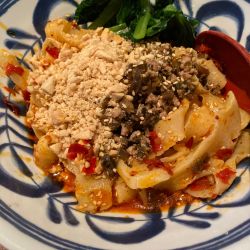 汁無し担々麻辣刀削麺、中辛