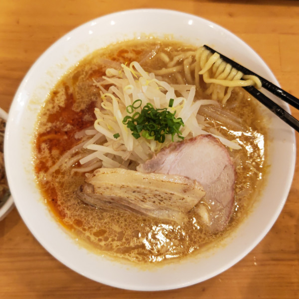 「辛味噌らーめん（980円）、麺大盛り（150円）」@らーめん はや川の写真