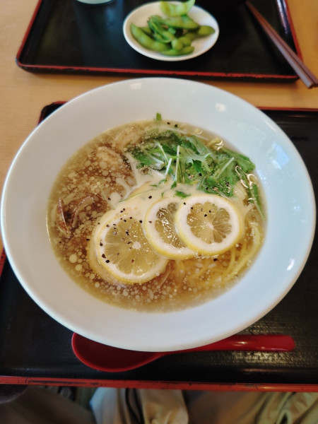 「塩あさりレモンラーメン(980円)」@お食事処 ごちそう屋 昭島店の写真
