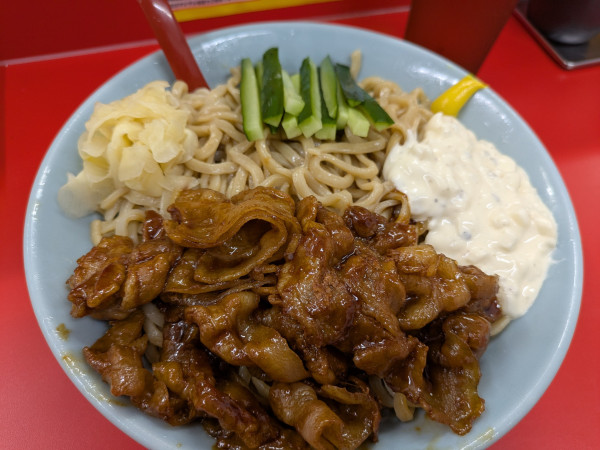 「凄い冷やし中華500g」@立川マシマシ 上尾店の写真