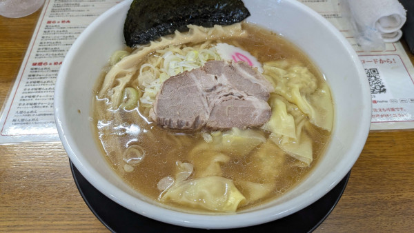 「ワンタンしょうゆらぁめん」@らぁめん人徳の写真