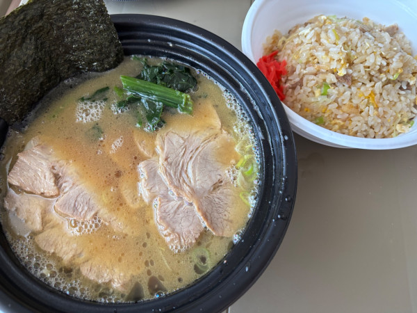 「チャーシュー麺+チャーハン」@とんぱた亭 片倉町店の写真