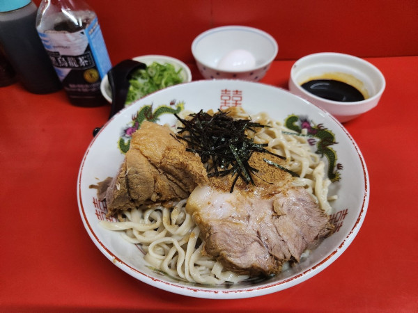 「冷やしブラック釜玉 九条ネギ」@ラーメン二郎 京都店の写真