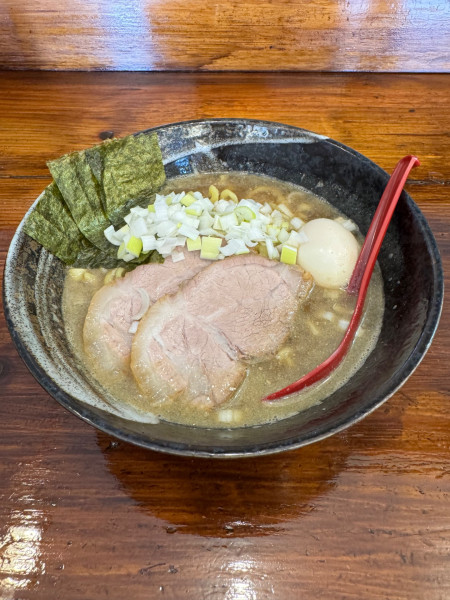 「特製煮干しらーめん、肉飯」@渡辺商店の写真