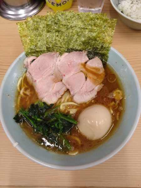 「ミニ装備（並）（カタメコイメオオメ）」@横浜ラーメン 武蔵家 成増店の写真