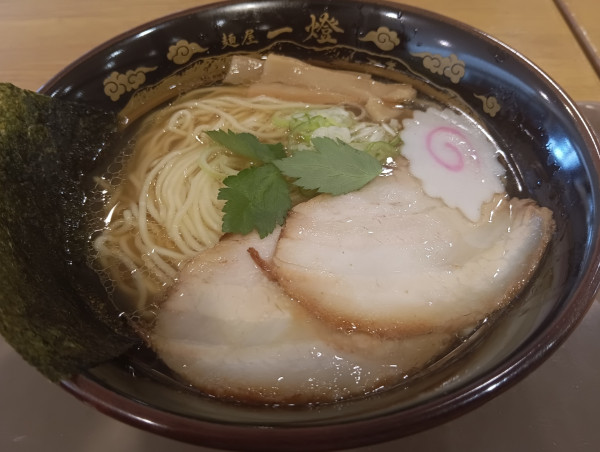 「淡麗鶏塩らぁ麺¥950」@麺屋一燈 那須高原SA店の写真