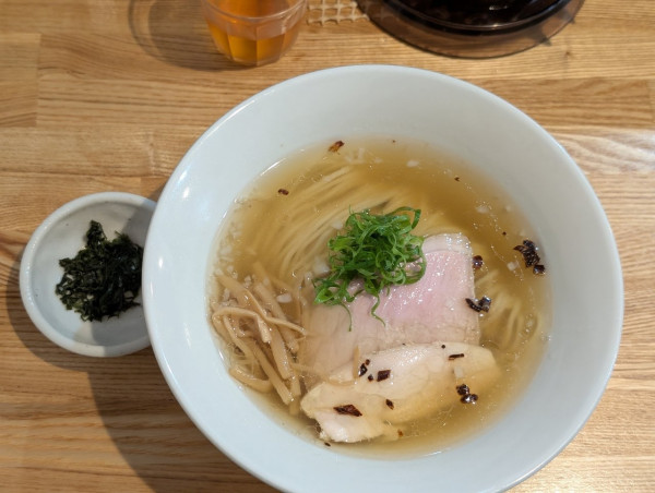 「塩らーめん」@RAMEN TOMOの写真