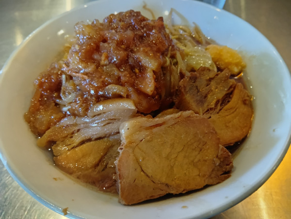 「ラーメン200ｇ」@成城贅肉店の写真