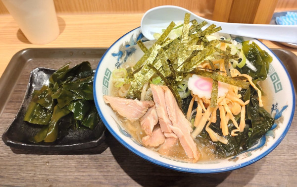 「鳴門わかめ冷かけ＋わかめ追加」@舎鈴 カインズスーパーセンター上里本庄の写真