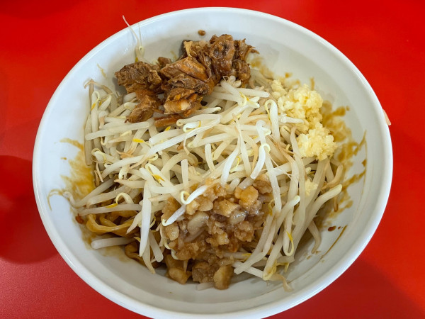 「汁なし豚　￥９５０」@マシマシスタンド 安城緑町店の写真