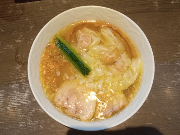 「塩ワンタン麺」@支那そばや 本店の写真