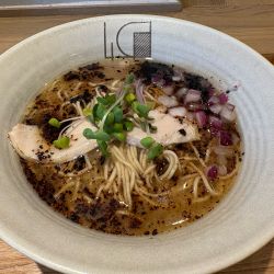 鶏と貝出汁の塩白湯1100円