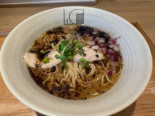 「鶏と貝出汁の塩白湯1100円」@鶏soba Luca Lifeの写真