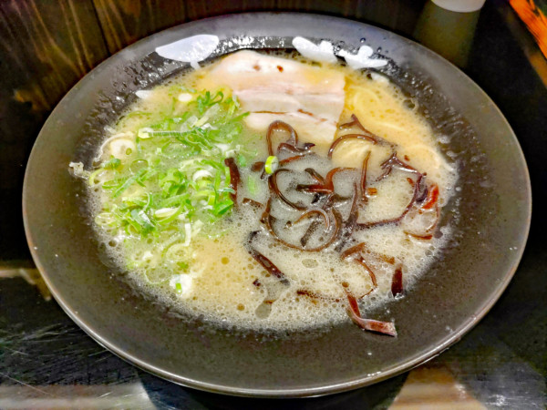 「らーめん 680円」@らーめん雷蔵 渡辺通り店の写真