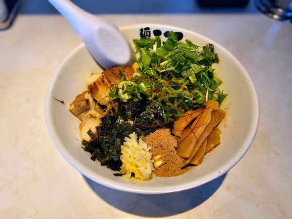 「塩まぜそば」@麺屋こころ 小岩店の写真