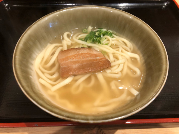 「沖縄そば」@沖縄食堂 やんばる 池袋店の写真