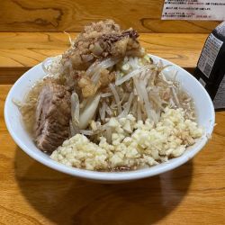 ラーメン200gニンニクマシ野菜マシ脂アリ
