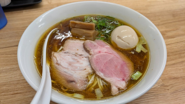 「醤油ラーメン 名古屋コーチン味玉入り」@ラーメン いいかおの写真