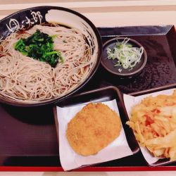 冷し野菜かき揚げそば＋大盛（１００円）＝７００円　※